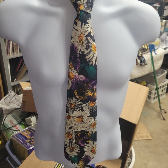 J. BLADES & CO. PURE SILK TIE NECKTIE FLOWERS / FLORAL PATTERN - Picture 2 of 7